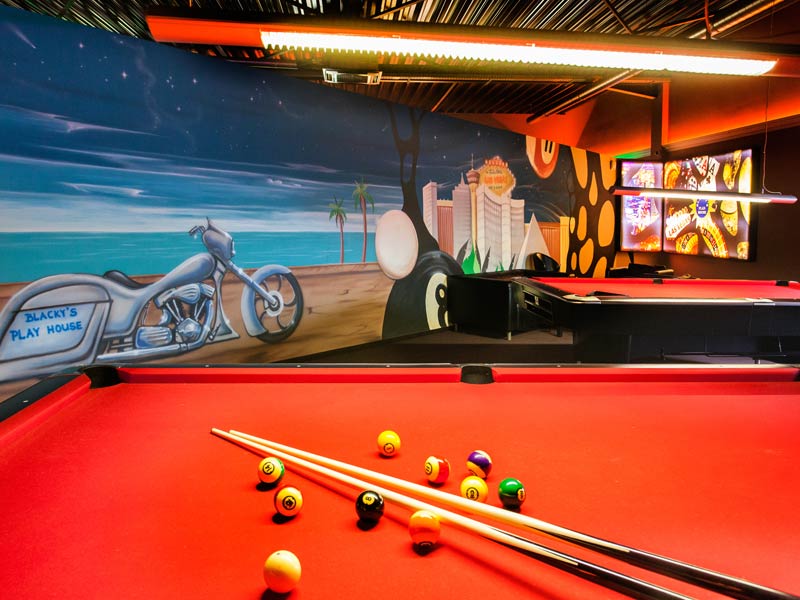Blacky's Playhouse Ambiente